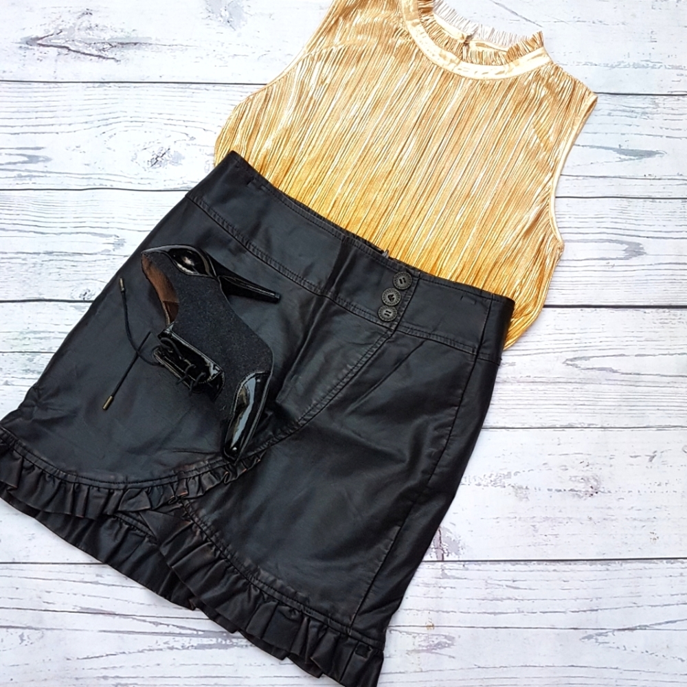 NWOT Solitaire faux leather skirt